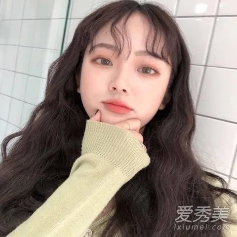 Tóc uốn gợn sóng mái dài thanh lịch