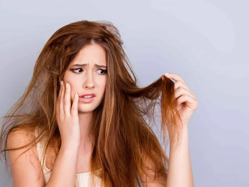 Tóc mái bị xù và xơ xác sau khi tỉa cần cách sửa tóc mái bị hỏng chuyên sâu