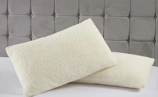 Lựa chọn gối lụa giúp giữ nếp tóc