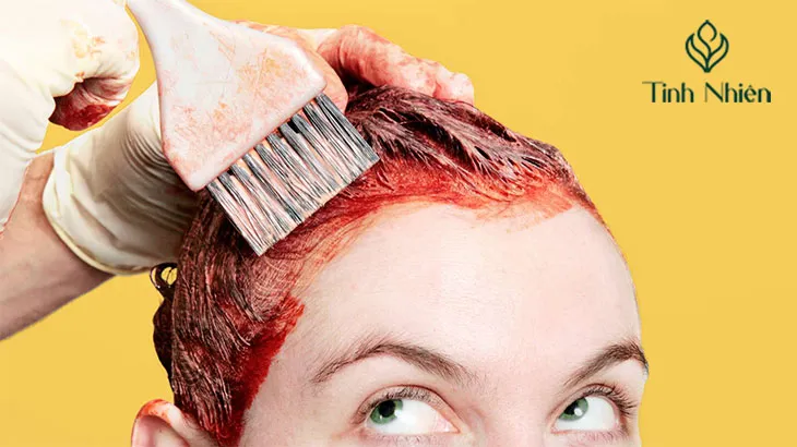 Sử dụng thuốc nhuộm tóc trầm để hạ tông màu