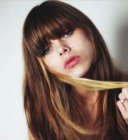 Hình ảnh minh họa quá trình nhuộm tóc highlight bằng hỗn hợp chanh và bột quế tại nhà