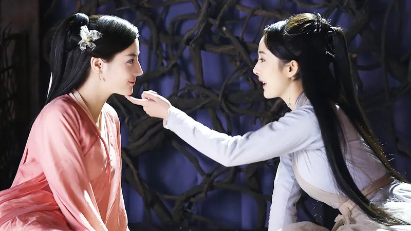 Mỹ nhân cổ trang trong phim cung đình xưa với mái tóc dài suôn mượt.