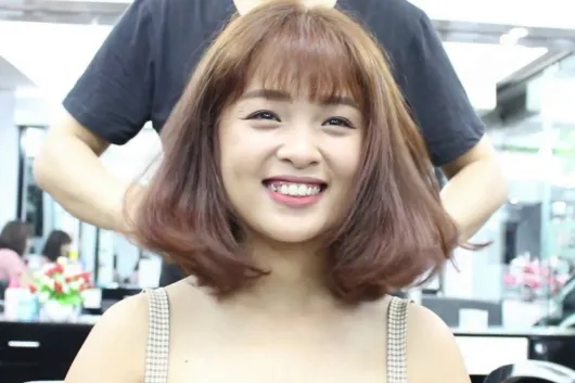 Tóc uốn cụp mềm mại, nữ tính nhờ kỹ thuật uốn không nhiệt bằng kẹp càng cua