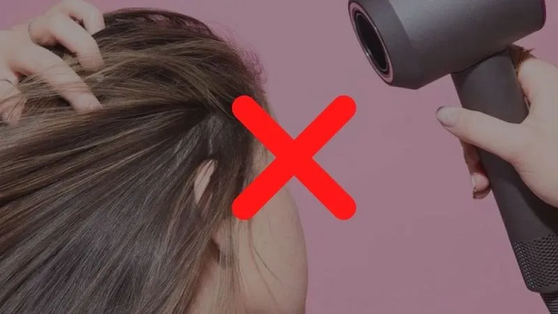 Sấy tóc nhuộm bằng quạt hoặc để khô tự nhiên thay vì dùng nhiệt cao
