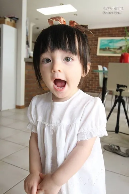 Buộc tóc nửa đầu đơn giản kết hợp ruy băng