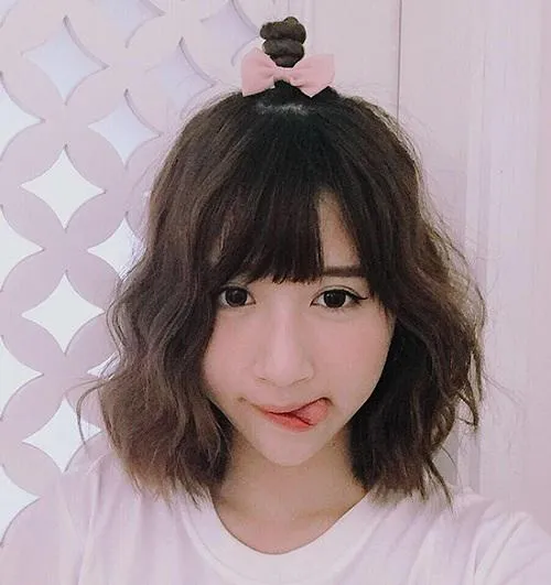 Tóc búi củ tỏi cho người tóc ngắn, một trong những kiểu tóc dễ tạo kiểu nhất