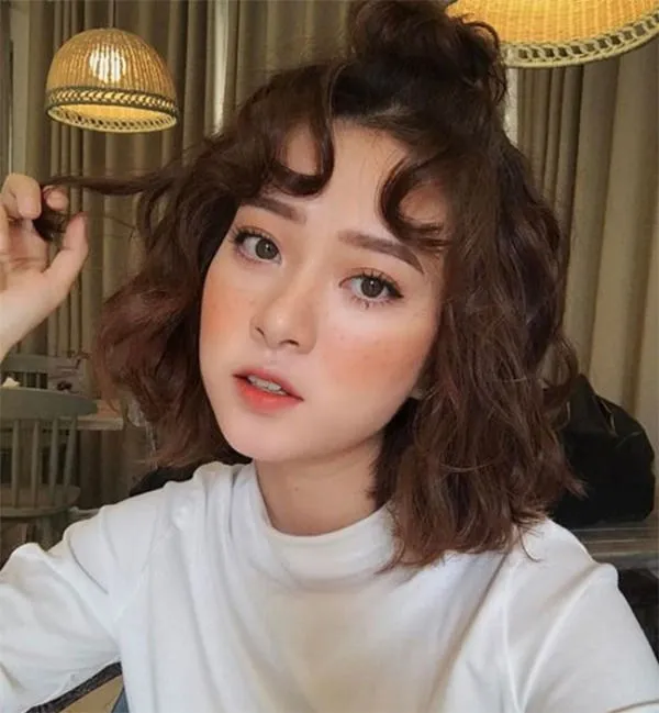 Kiểu tóc xoăn ngắn đa dạng phong cách