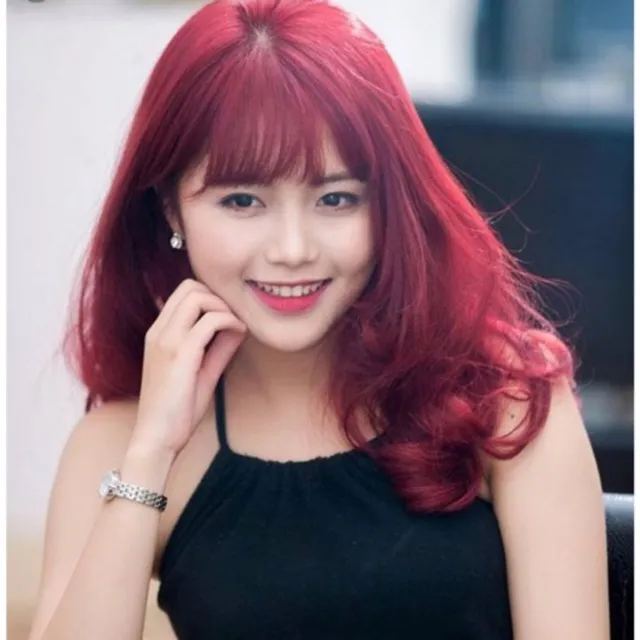 Kiểu tóc bob ngắn nhuộm màu đỏ cam năng động và cá tính