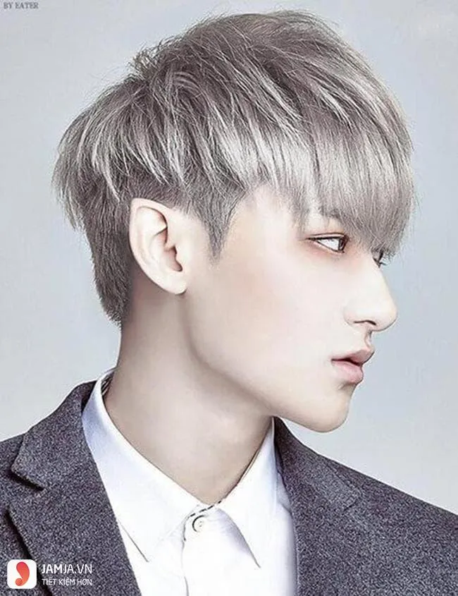 Tạo kiểu tóc màu nâu khói giúp tóc trông dày hơn cho nam giới