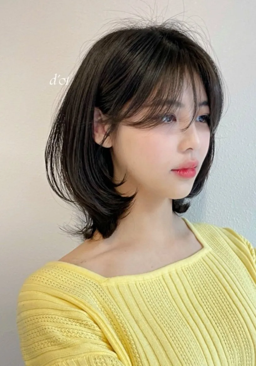 Cắt tóc ngắn: Bạn muốn tạo sự mới mẻ cho mình? Hãy thử cắt tóc ngắn để đổi vận. Cắt tóc ngắn giúp bạn khác biệt và tự tin hơn. Ngoài ra, tóc ngắn còn dễ dàng điều chỉnh và tiện ích cho cuộc sống mỗi ngày.