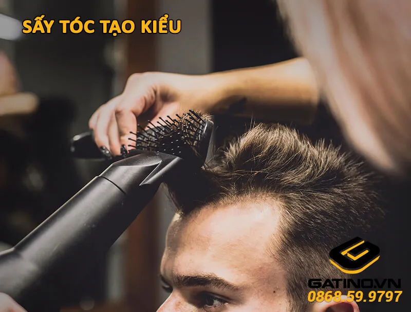 Sấy tóc tạo kiểu bằng lược tròn giúp định hình và cố định nếp tóc một cách tự nhiên và mềm mại