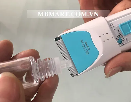 Tra dầu thường xuyên cho tông đơ cắt tóc