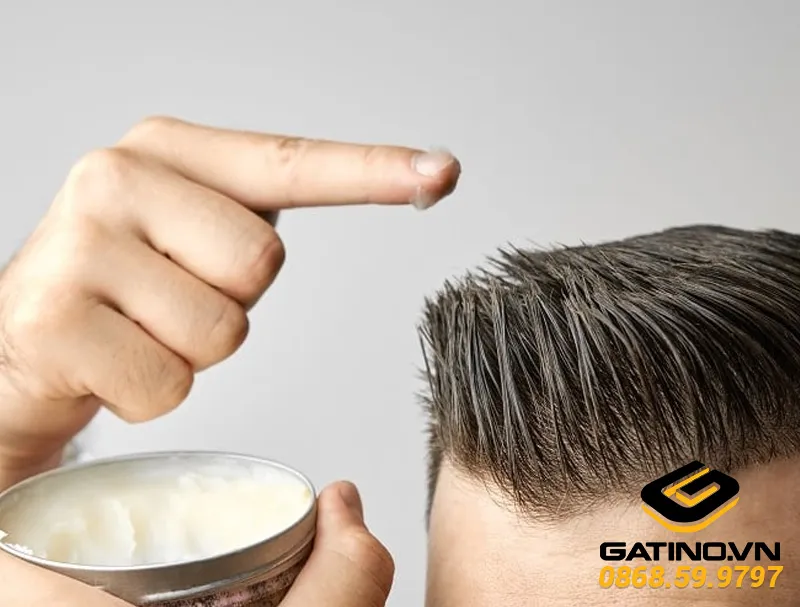 Gel/wax là công cụ không thể thiếu để duy trì kiểu tóc uốn nam