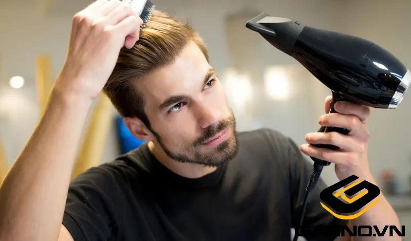 Sử dụng nhiệt của máy sấy tóc để làm phồng chân tóc nam (hiệu quả nhưng không được lâu)