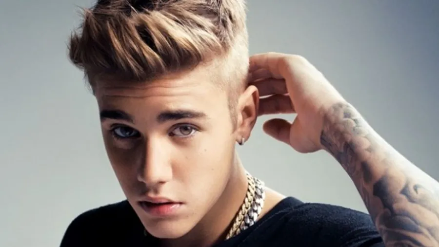 Sáp vuốt tóc chất lượng cho phép quý ông dễ dàng restyle mái tóc trong ngày