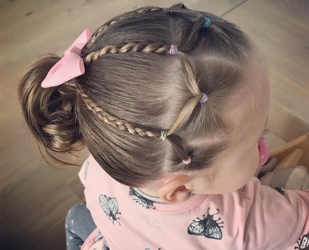Tết tóc cho bé gái kiểu nhiều bím tóc nhỏ