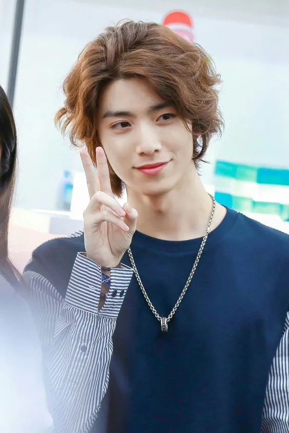 Textured Long Layers với các lớp tóc rõ ràng, tăng độ dày