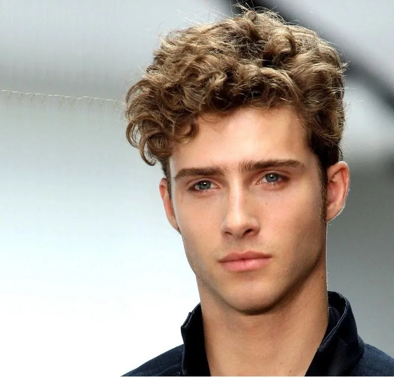 Tạo kiểu tóc xoăn phồng tự nhiên quyến rũ