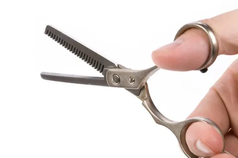 Kỹ thuật cầm kéo tỉa thưa truyền thống (Western Grip)