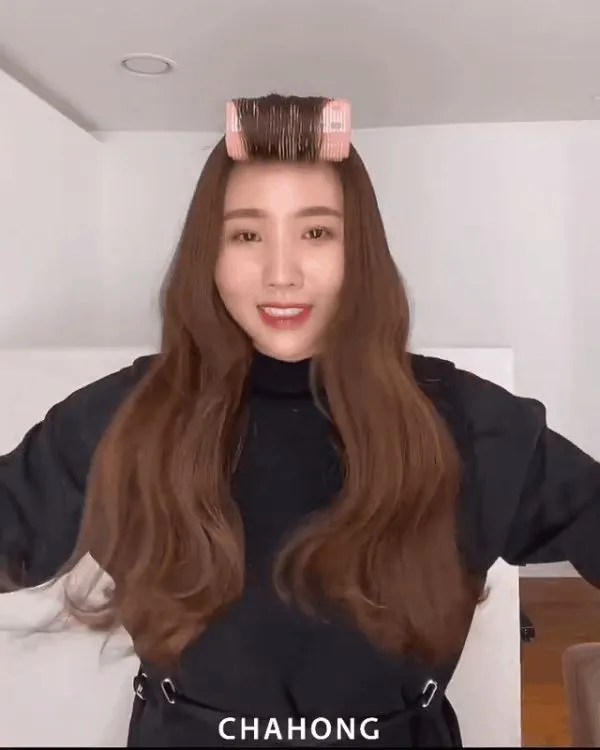 Mái tóc xoăn sóng lơi đã hoàn thành, thể hiện kết quả tự nhiên, bồng bềnh chỉ sau vài phút thực hiện tại nhà