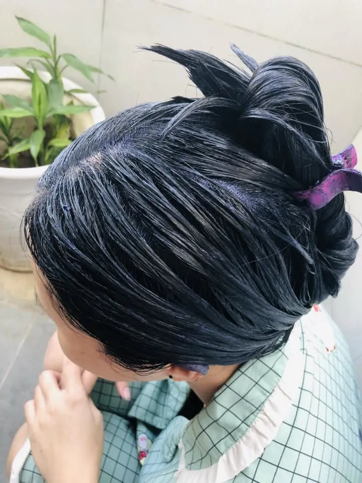 Quy trình pha thuốc và nhuộm tóc màu xanh đen