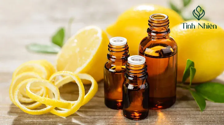 Axit Citric trong chanh giúp nhẹ nhàng làm phai màu nhuộm tóc quá sáng