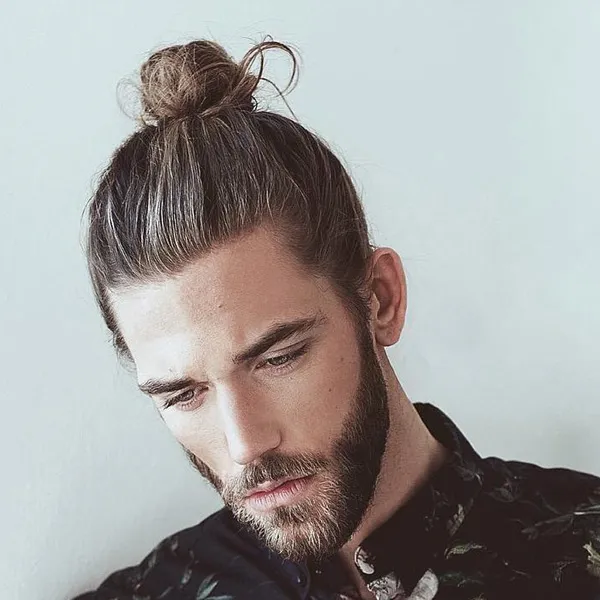 Tóc dài nam buộc thấp lãng tử