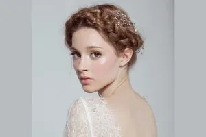 Tóc đuôi sam vương miện