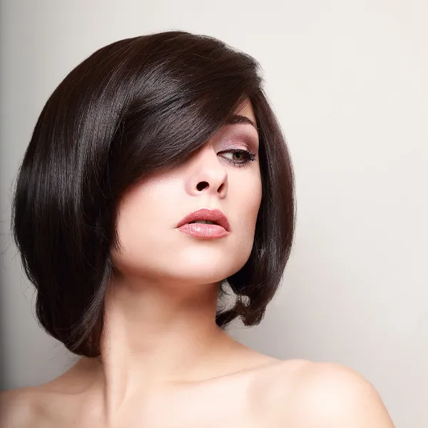 Tóc uốn cụp đuôi là lựa chọn phổ biến giúp tóc trông dày hơn