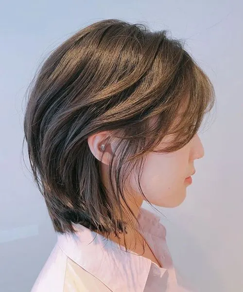 Tóc Layer Mullet Nữ với độ dài ngang vai, phù hợp với phong cách công sở trẻ trung