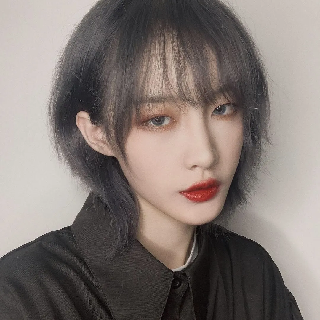 Tóc mullet layer nữ ngắn cá tính, trẻ trung.