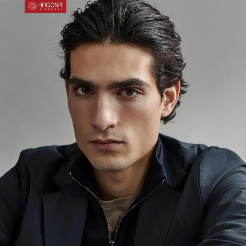 Người đàn ông với kiểu tóc Slick Back