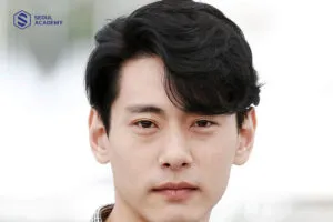 Chia ngôi tóc xử lý vùng xoáy tóc trên đỉnh đầu