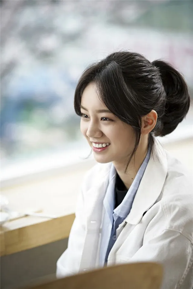 Kiểu tóc buộc đuôi gà sáng tạo