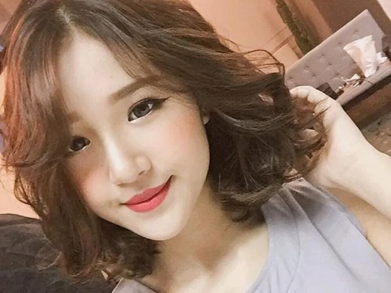 Kiểu tóc xoăn sóng nước tự nhiên không dùng nhiệt