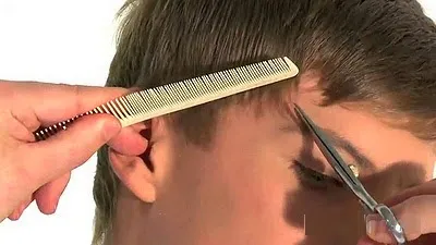 Cắt đường viền xung quanh tóc