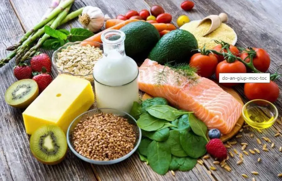 Chế độ ăn uống giàu protein, vitamin và khoáng chất là nền tảng vững chắc để nuôi dưỡng mái tóc khỏe mạnh từ bên trong