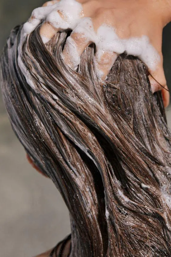 Bạn đang gặp khó khăn trong việc giữ nếp tóc xoăn sóng lơi của mình?