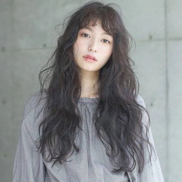 Các kiểu tóc xoăn tự nhiên thời thượng và cá tính