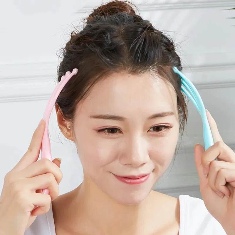 Sử dụng dụng cụ massage giúp tăng tuần hoàn máu và hỗ trợ kích thích mọc tóc