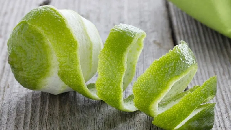 Tinh dầu bưởi giúp hỗ trợ kích thích mọc tóc nhanh chóng và hiệu quả