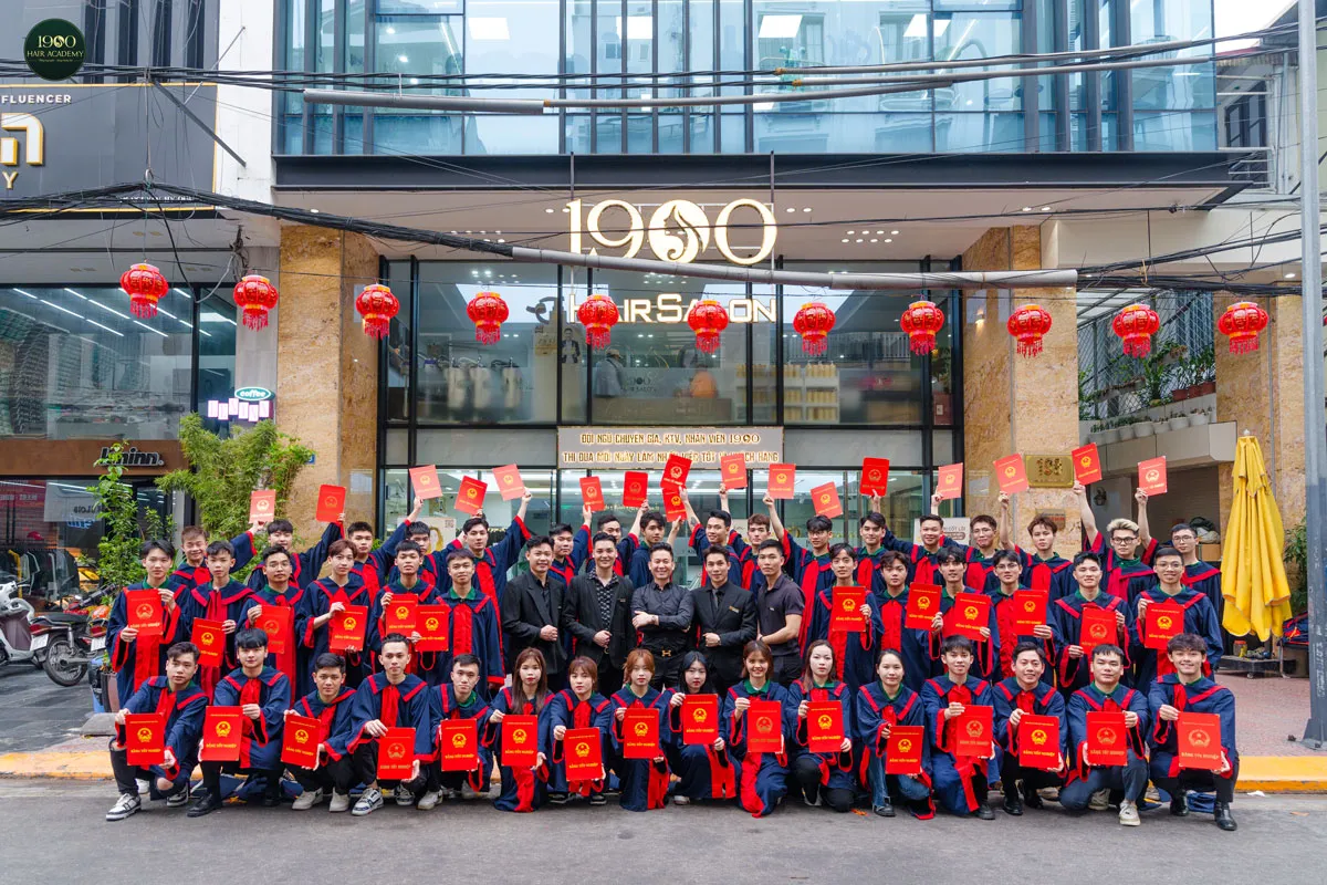 Thợ làm tóc tốt nghiệp khóa học chuyên nghiệp