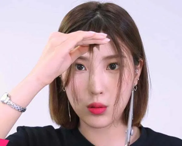 Sử dụng ngón tay cái làm khuôn cắt cong cho mái ngang