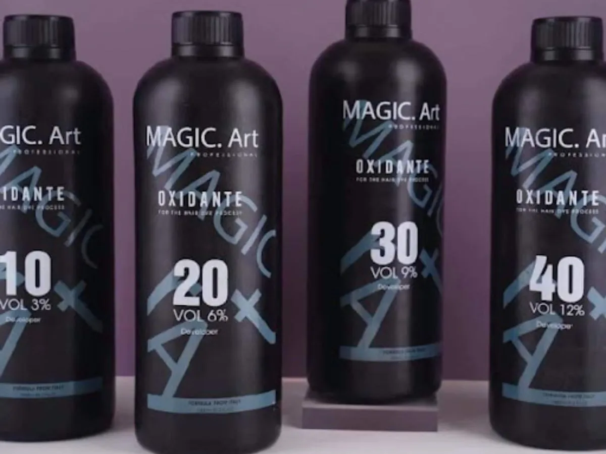 Oxy trợ nhuộm tác dụng mở biểu bì tóc và kích hoạt các hạt màu