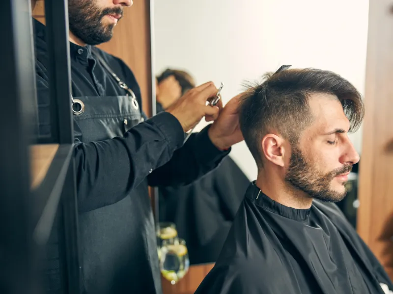 Tư thế cắt kéo đứng thẳng