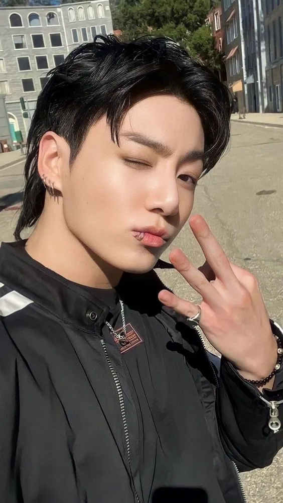 Undercut Bro Flow tạo kiểu vuốt nhẹ nhàng nhưng vẫn giữ cá tính