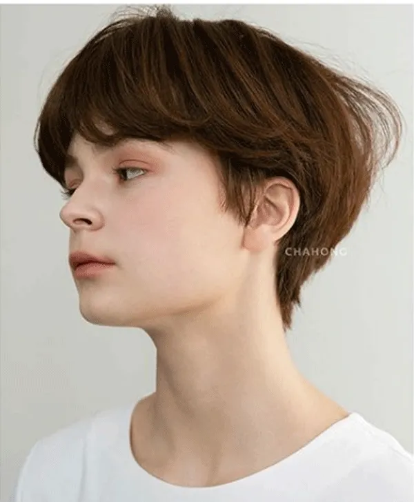 Gương mặt thanh thoát hơn nhờ tóc ngắn có độ ôm nhẹ hai bên