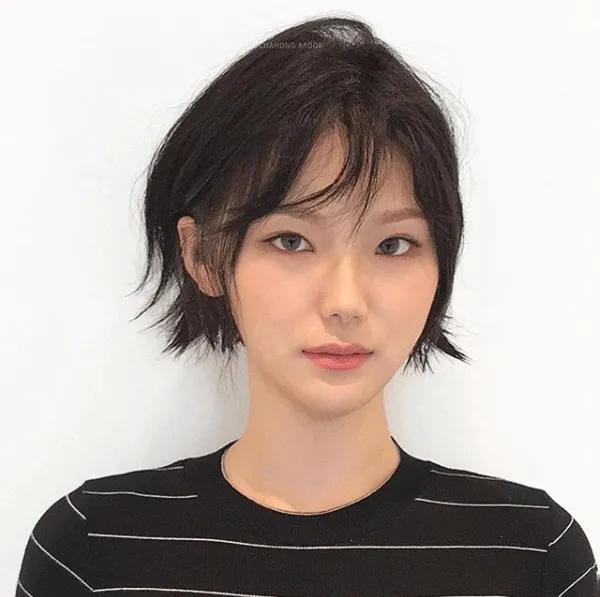 Cách để tóc cho mặt dài với kiểu tóc Bob uốn cúp và mái lỡ