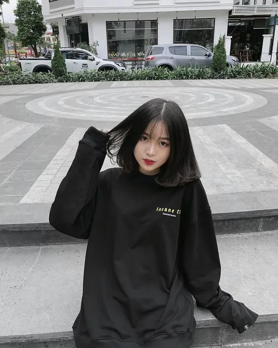 Tóc ngắn uốn cúp đuôi đẹp mang tới cho bạn sự năng động và trẻ trung. Vì vậy, hãy xem hình ảnh tóc ngắn uốn cúp đuôi đẹp này để cảm nhận sự thanh lịch và thu hút sự chú ý của mọi người.