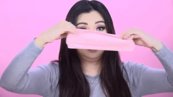 Kỹ thuật uốn tóc tại nhà bằng băng đô, tạo ra những lọn sóng xoăn tự nhiên